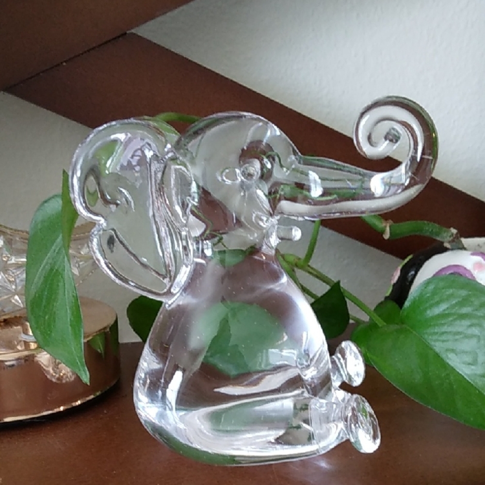Hand Blown Clear Glass Elephant Figurine